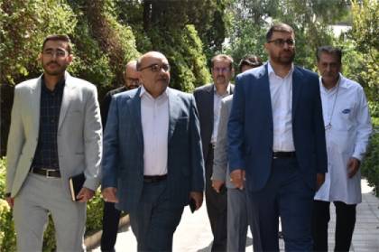 بازدید دکتر عطار مدیر عامل هلدینگ داروپخش از لابراتوارهای رازک